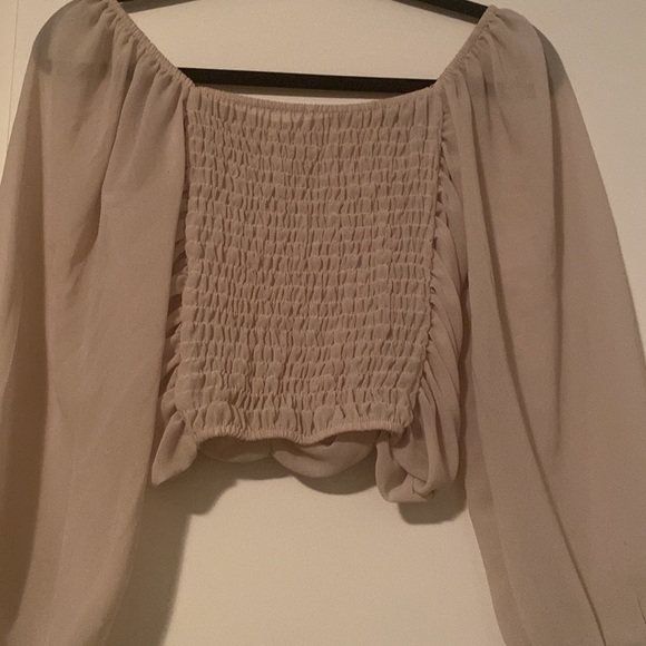 Romantic cropped blouse with ruching and bell sleeves - Picture 4 of 4
